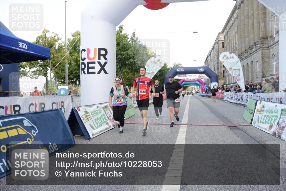 06.09.2026 - CURREX Alsterlauf Yannick Fuchs http://msf.ph/oto/10228053 06.09.2026 10:32:56 Ziel 2955, 4346, 4542, 4543, 5019 meine-sportfotos.de