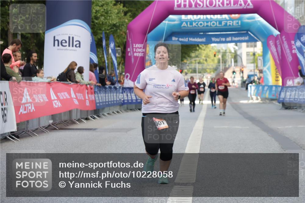 06.09.2026 - CURREX Alsterlauf Yannick Fuchs http://msf.ph/oto/10228058 06.09.2026 10:33:05 Ziel 2001 meine-sportfotos.de