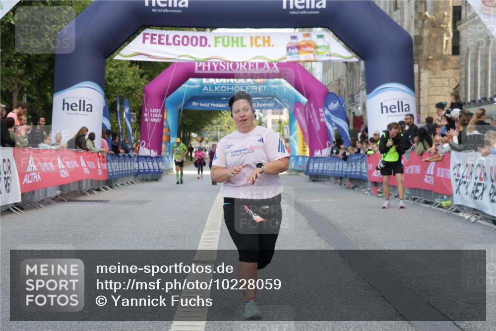 06.09.2026 - CURREX Alsterlauf Yannick Fuchs http://msf.ph/oto/10228059 06.09.2026 10:33:07 Ziel 2001 meine-sportfotos.de
