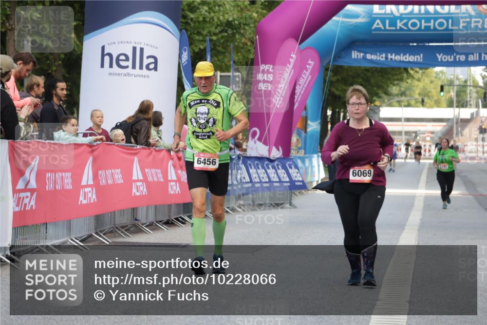 06.09.2026 - CURREX Alsterlauf Yannick Fuchs http://msf.ph/oto/10228066 06.09.2026 10:33:24 Ziel 6029 meine-sportfotos.de