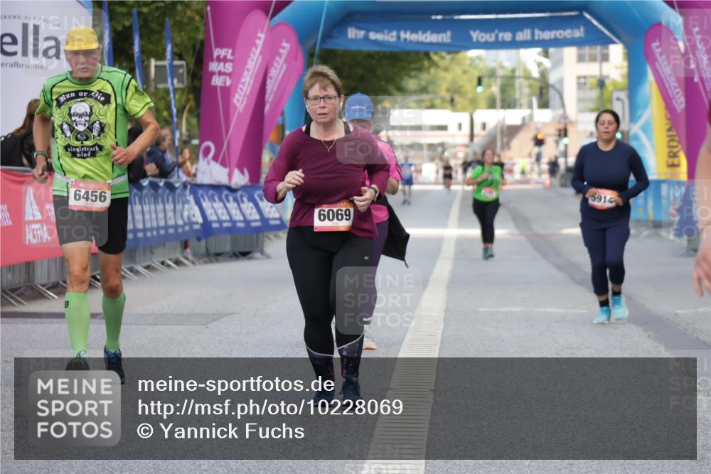 06.09.2026 - CURREX Alsterlauf Yannick Fuchs http://msf.ph/oto/10228069 06.09.2026 10:33:26 Ziel 6029, 6069 meine-sportfotos.de