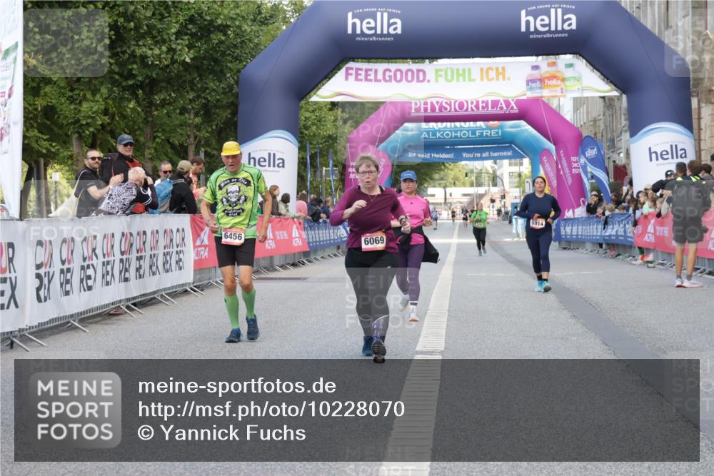 06.09.2026 - CURREX Alsterlauf Yannick Fuchs http://msf.ph/oto/10228070 06.09.2026 10:33:28 Ziel 6029, 6069, 6456 meine-sportfotos.de