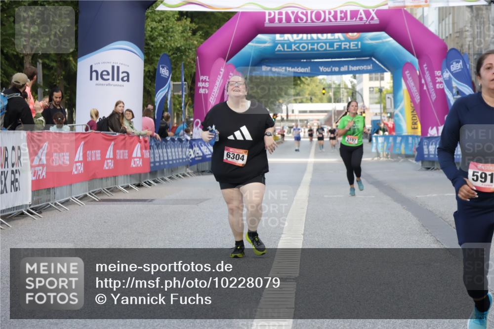 06.09.2026 - CURREX Alsterlauf Yannick Fuchs http://msf.ph/oto/10228079 06.09.2026 10:33:36 Ziel 3216, 5914, 6069, 6304, 6456 meine-sportfotos.de