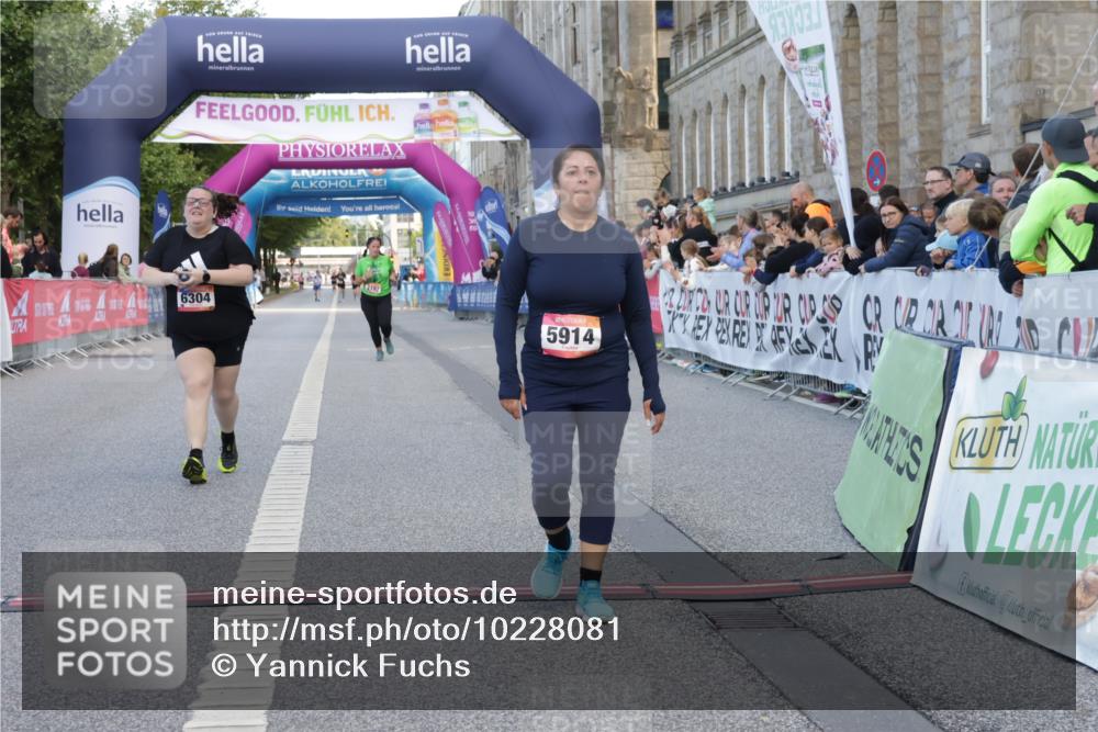 06.09.2026 - CURREX Alsterlauf Yannick Fuchs http://msf.ph/oto/10228081 06.09.2026 10:33:38 Ziel 3216, 5914, 6069, 6304, 6456 meine-sportfotos.de