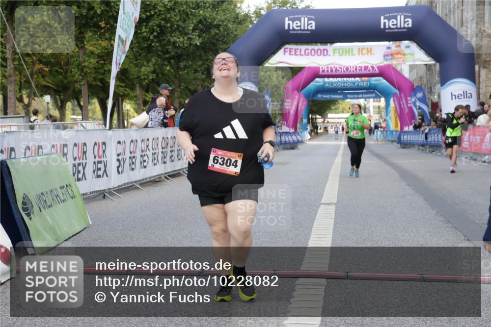 06.09.2026 - CURREX Alsterlauf Yannick Fuchs http://msf.ph/oto/10228082 06.09.2026 10:33:41 Ziel 3216, 5914, 6304 meine-sportfotos.de