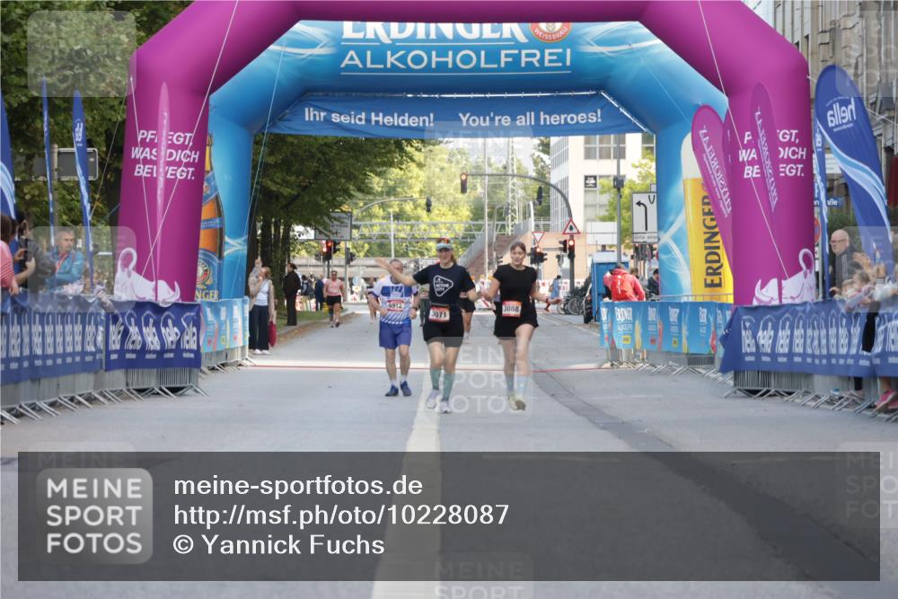 06.09.2026 - CURREX Alsterlauf Yannick Fuchs http://msf.ph/oto/10228087 06.09.2026 10:34:07 Ziel  meine-sportfotos.de