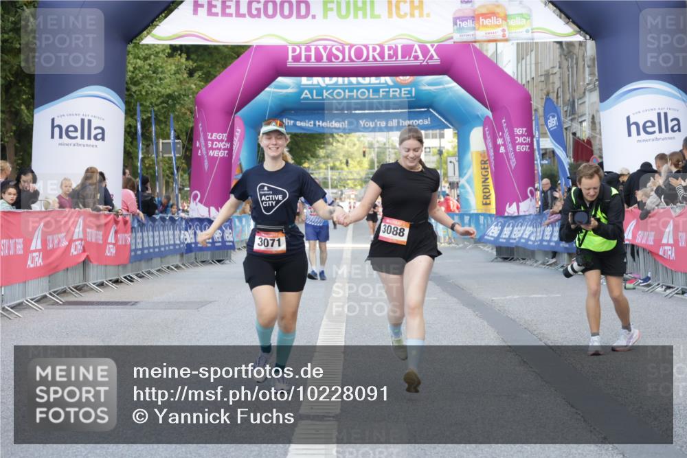 06.09.2026 - CURREX Alsterlauf Yannick Fuchs http://msf.ph/oto/10228091 06.09.2026 10:34:19 Ziel 3071, 3088 meine-sportfotos.de
