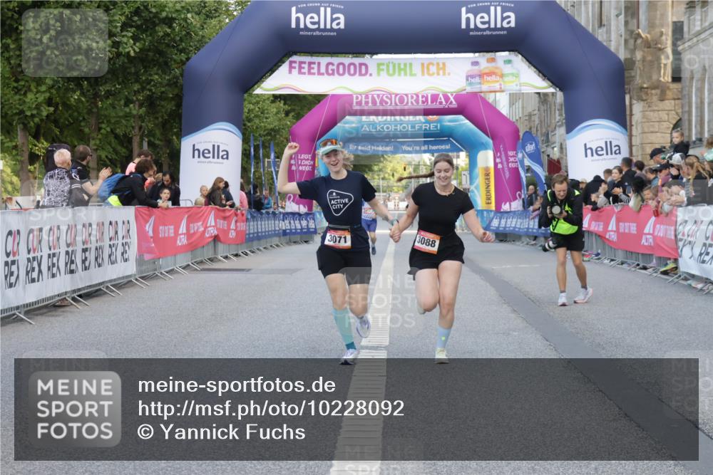 06.09.2026 - CURREX Alsterlauf Yannick Fuchs http://msf.ph/oto/10228092 06.09.2026 10:34:20 Ziel 3071, 3088 meine-sportfotos.de