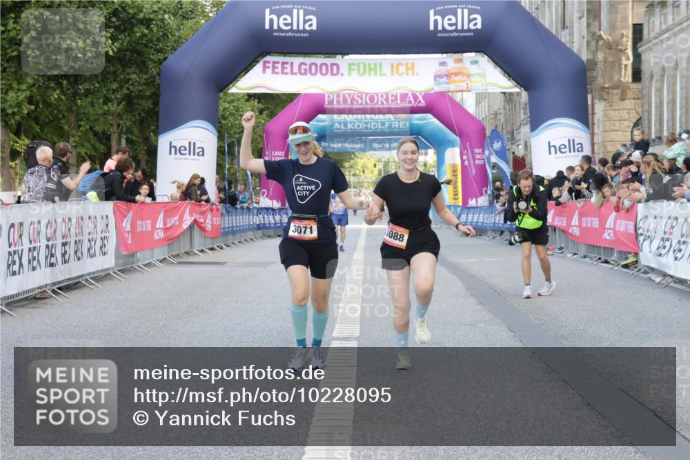 06.09.2026 - CURREX Alsterlauf Yannick Fuchs http://msf.ph/oto/10228095 06.09.2026 10:34:20 Ziel 3071, 3088 meine-sportfotos.de