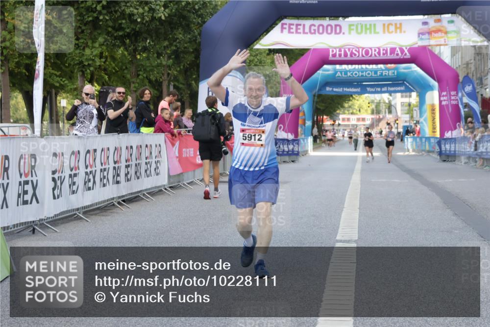 06.09.2026 - CURREX Alsterlauf Yannick Fuchs http://msf.ph/oto/10228111 06.09.2026 10:34:36 Ziel 5912 meine-sportfotos.de