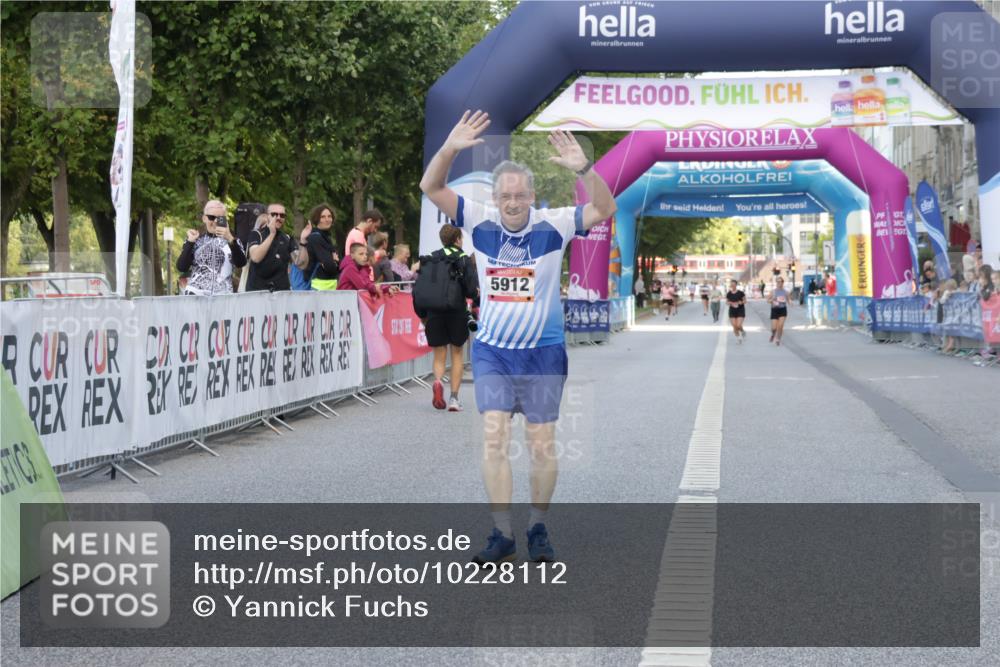 06.09.2026 - CURREX Alsterlauf Yannick Fuchs http://msf.ph/oto/10228112 06.09.2026 10:34:36 Ziel 5912 meine-sportfotos.de