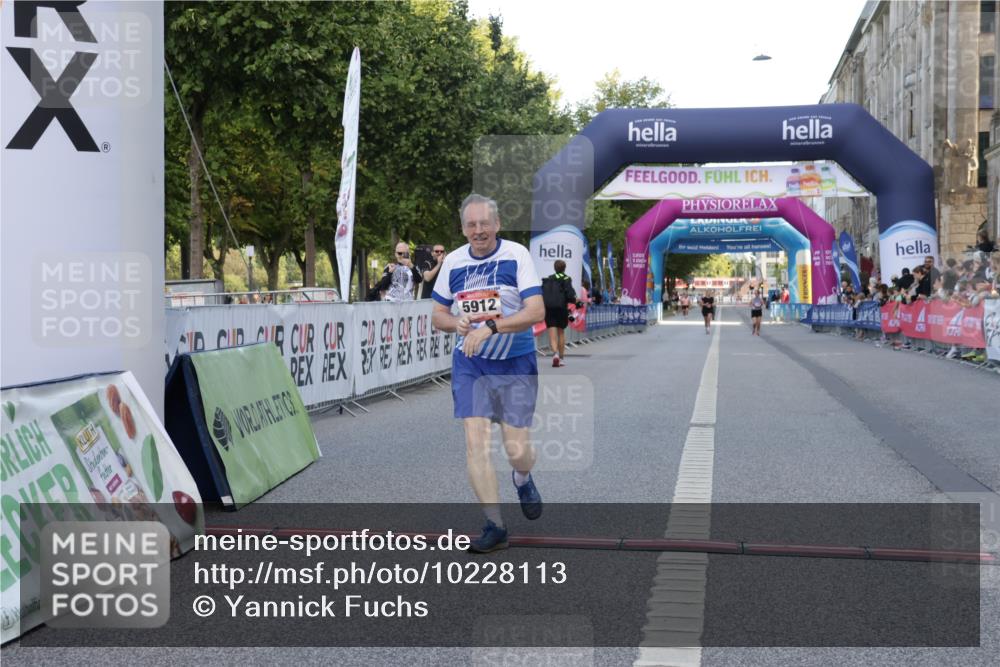 06.09.2026 - CURREX Alsterlauf Yannick Fuchs http://msf.ph/oto/10228113 06.09.2026 10:34:38 Ziel 5912 meine-sportfotos.de