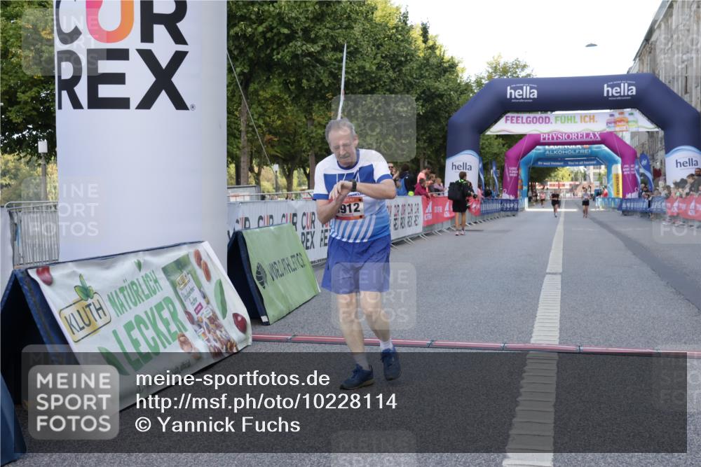06.09.2026 - CURREX Alsterlauf Yannick Fuchs http://msf.ph/oto/10228114 06.09.2026 10:34:39 Ziel 5912 meine-sportfotos.de