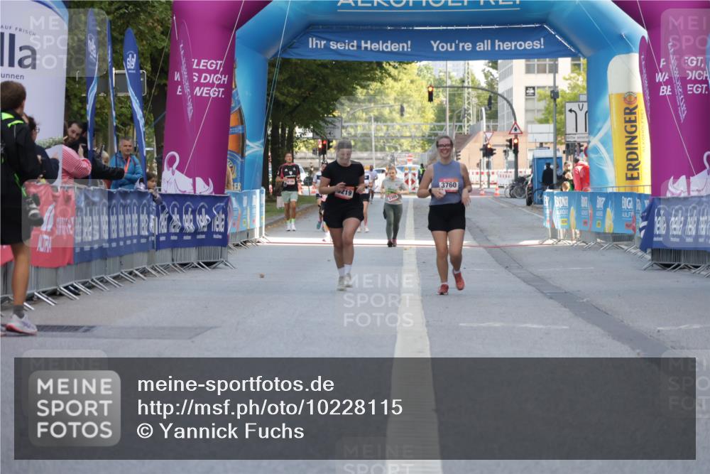06.09.2026 - CURREX Alsterlauf Yannick Fuchs http://msf.ph/oto/10228115 06.09.2026 10:34:46 Ziel  meine-sportfotos.de
