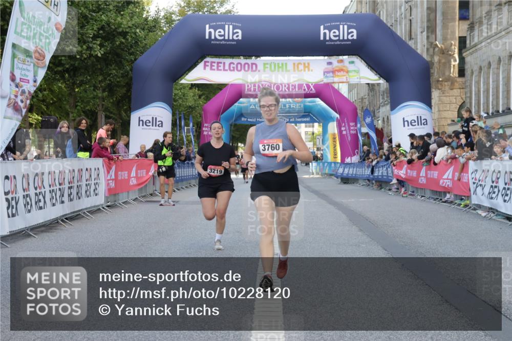06.09.2026 - CURREX Alsterlauf Yannick Fuchs http://msf.ph/oto/10228120 06.09.2026 10:34:56 Ziel 3219, 3760 meine-sportfotos.de