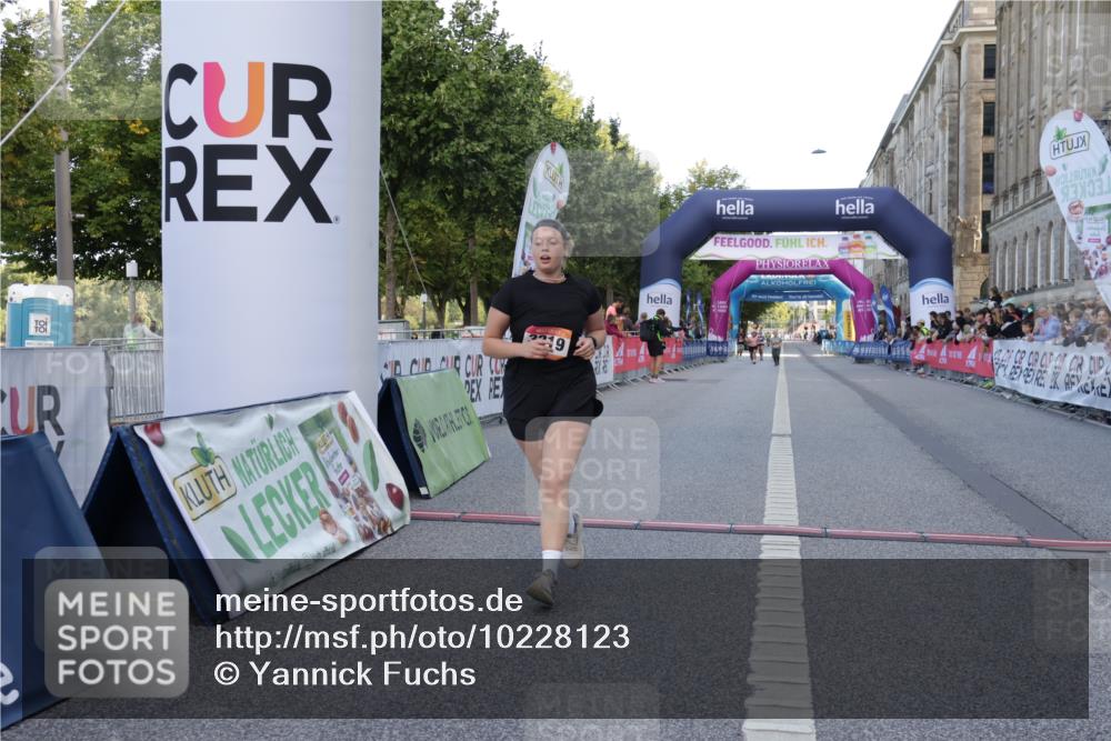 06.09.2026 - CURREX Alsterlauf Yannick Fuchs http://msf.ph/oto/10228123 06.09.2026 10:35:00 Ziel 3219, 3760 meine-sportfotos.de