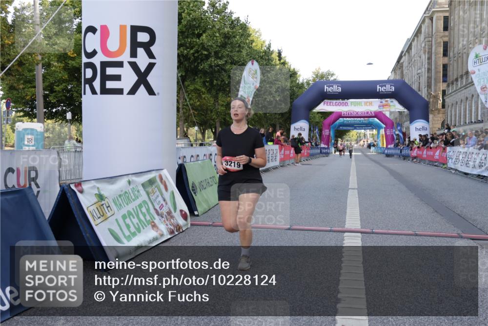 06.09.2026 - CURREX Alsterlauf Yannick Fuchs http://msf.ph/oto/10228124 06.09.2026 10:35:00 Ziel 3219, 3760 meine-sportfotos.de