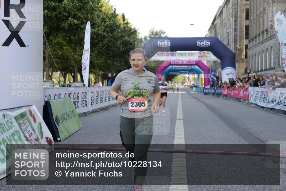 06.09.2026 - CURREX Alsterlauf Yannick Fuchs http://msf.ph/oto/10228134 06.09.2026 10:35:23 Ziel 2305, 5678 meine-sportfotos.de