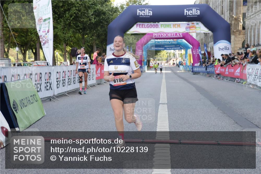 06.09.2026 - CURREX Alsterlauf Yannick Fuchs http://msf.ph/oto/10228139 06.09.2026 10:35:28 Ziel 2305, 5678, 6188 meine-sportfotos.de