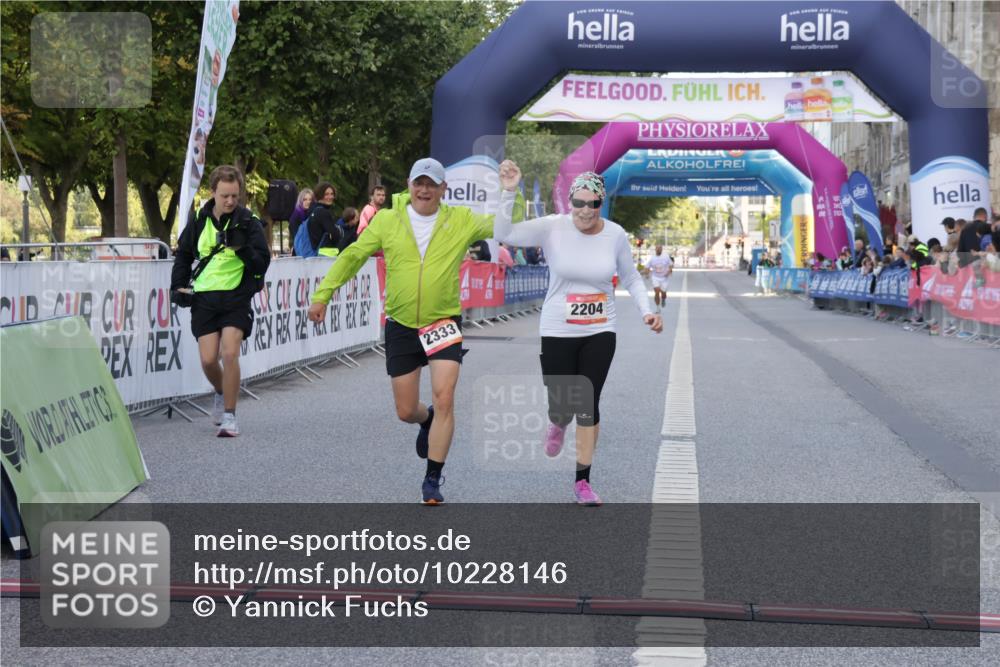 06.09.2026 - CURREX Alsterlauf Yannick Fuchs http://msf.ph/oto/10228146 06.09.2026 10:35:51 Ziel 2204, 2333 meine-sportfotos.de