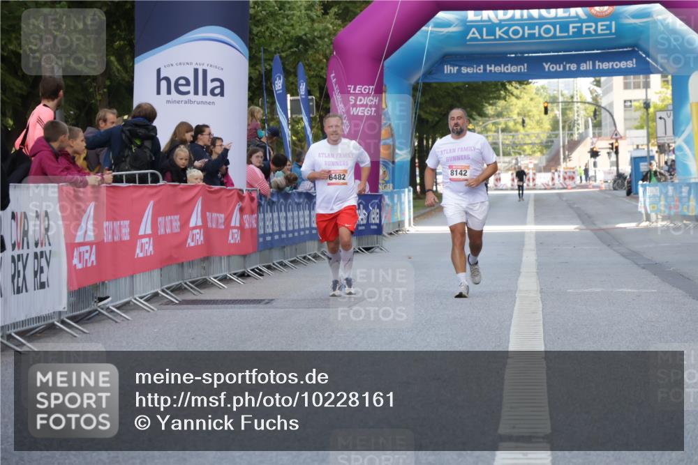 06.09.2026 - CURREX Alsterlauf Yannick Fuchs http://msf.ph/oto/10228161 06.09.2026 10:36:01 Ziel  meine-sportfotos.de