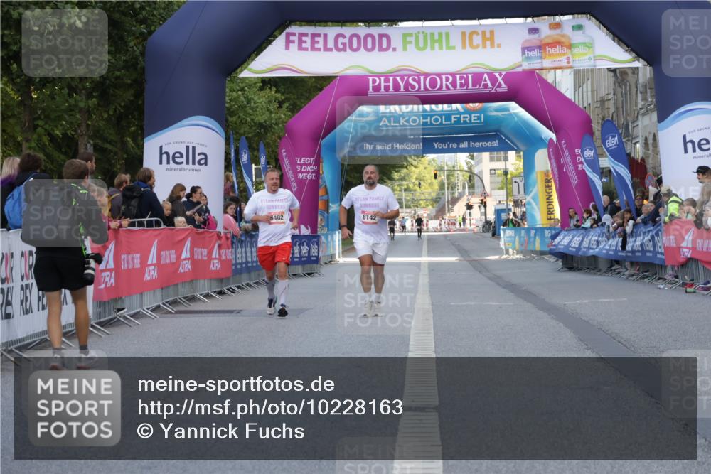 06.09.2026 - CURREX Alsterlauf Yannick Fuchs http://msf.ph/oto/10228163 06.09.2026 10:36:02 Ziel  meine-sportfotos.de