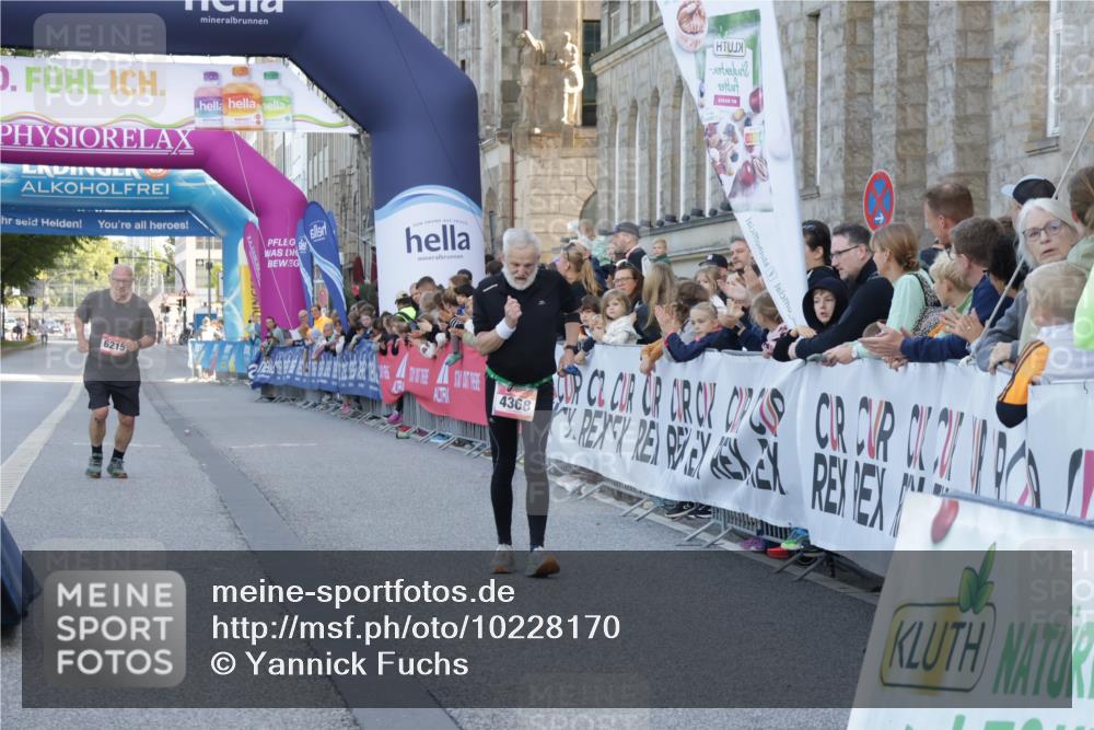06.09.2026 - CURREX Alsterlauf Yannick Fuchs http://msf.ph/oto/10228170 06.09.2026 10:37:27 Ziel 4368 meine-sportfotos.de