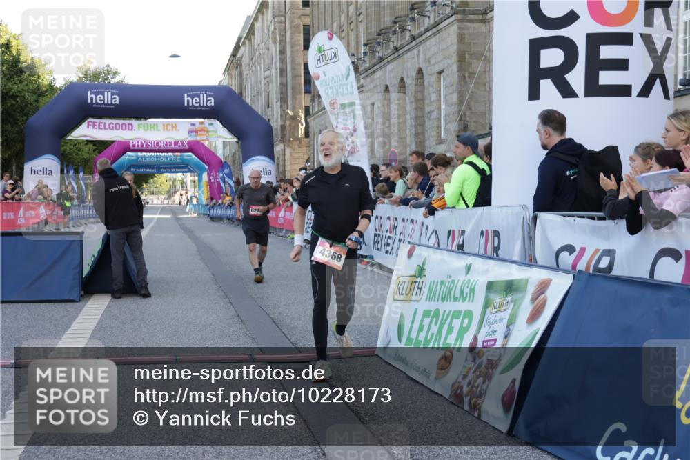 06.09.2026 - CURREX Alsterlauf Yannick Fuchs http://msf.ph/oto/10228173 06.09.2026 10:37:32 Ziel 4368, 6215 meine-sportfotos.de