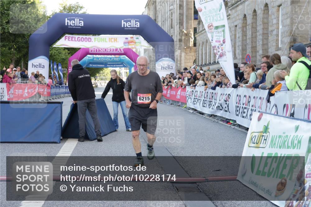 06.09.2026 - CURREX Alsterlauf Yannick Fuchs http://msf.ph/oto/10228174 06.09.2026 10:37:35 Ziel 4368, 6215 meine-sportfotos.de