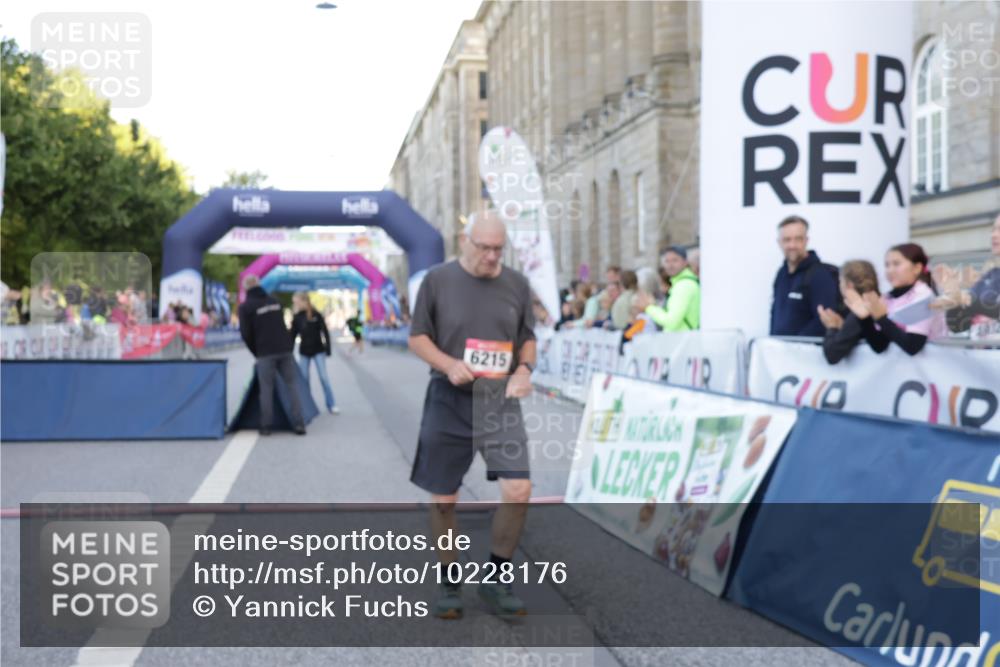 06.09.2026 - CURREX Alsterlauf Yannick Fuchs http://msf.ph/oto/10228176 06.09.2026 10:37:37 Ziel 4368, 6215 meine-sportfotos.de