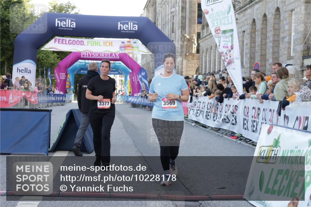 06.09.2026 - CURREX Alsterlauf Yannick Fuchs http://msf.ph/oto/10228178 06.09.2026 10:37:58 Ziel 3377, 3569 meine-sportfotos.de