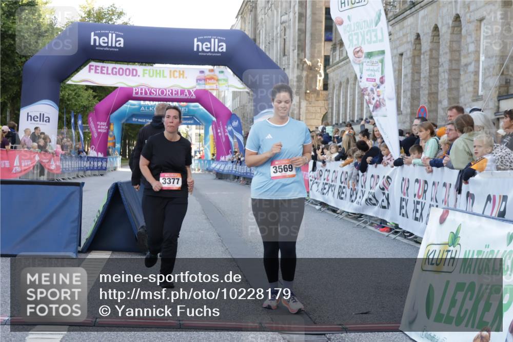 06.09.2026 - CURREX Alsterlauf Yannick Fuchs http://msf.ph/oto/10228179 06.09.2026 10:37:59 Ziel 3377, 3569 meine-sportfotos.de