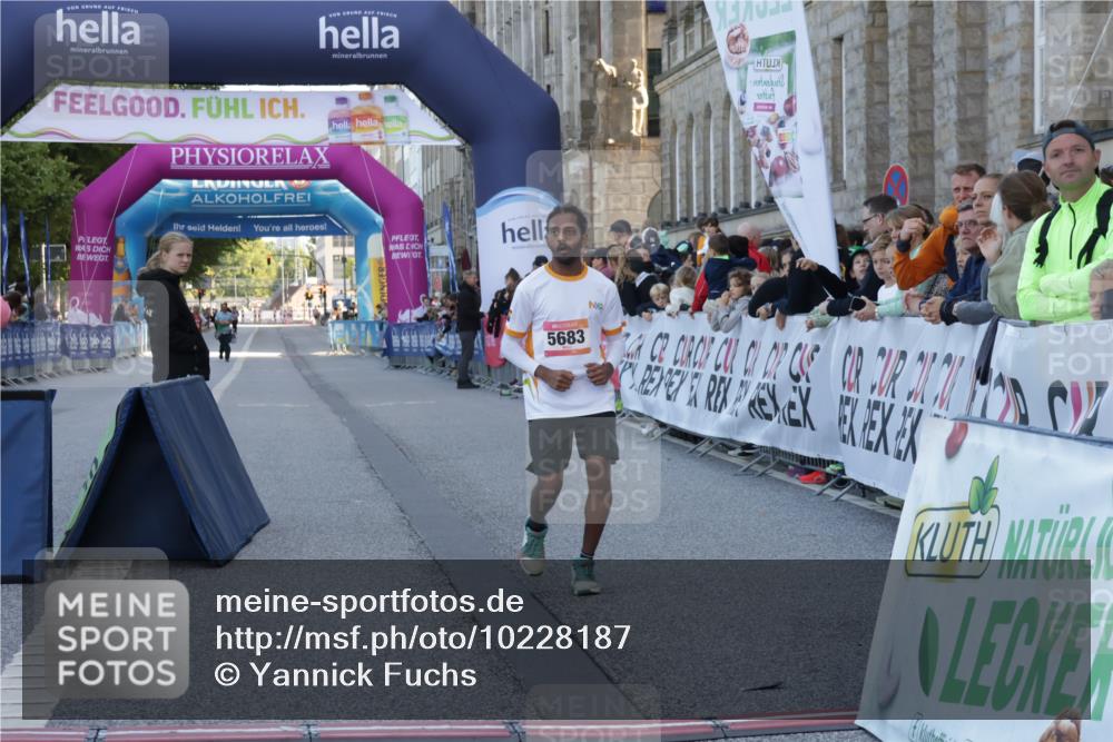 06.09.2026 - CURREX Alsterlauf Yannick Fuchs http://msf.ph/oto/10228187 06.09.2026 10:39:14 Ziel 5683 meine-sportfotos.de