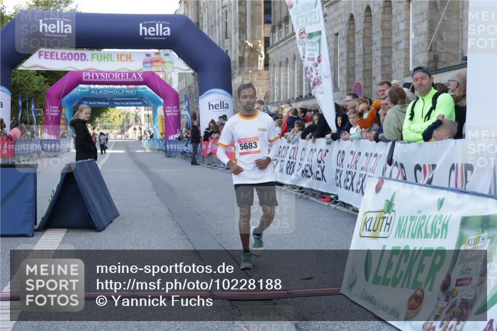 06.09.2026 - CURREX Alsterlauf Yannick Fuchs http://msf.ph/oto/10228188 06.09.2026 10:39:16 Ziel 5683 meine-sportfotos.de