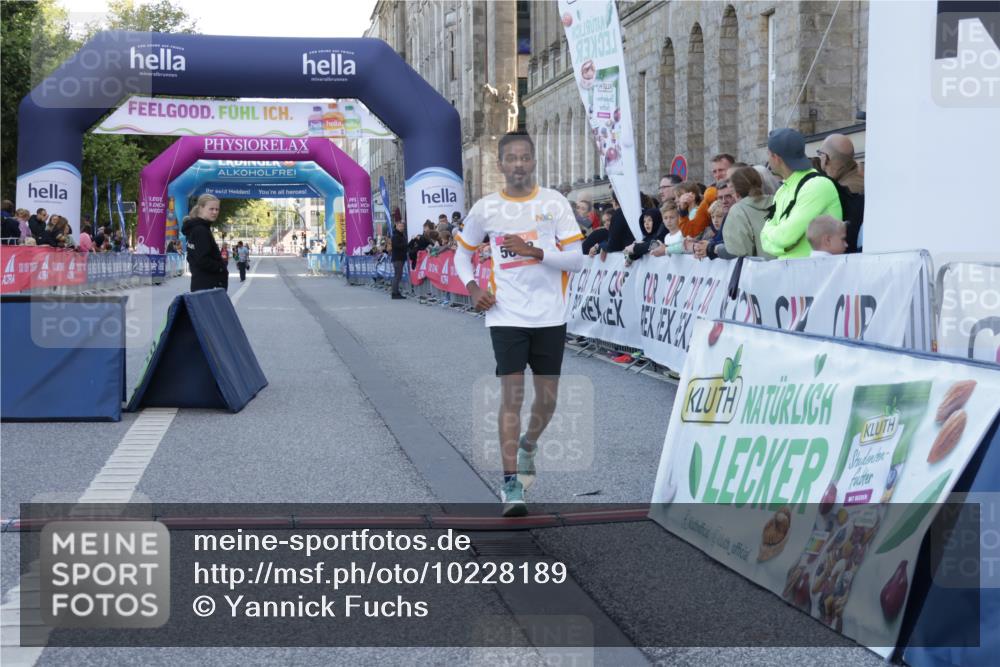 06.09.2026 - CURREX Alsterlauf Yannick Fuchs http://msf.ph/oto/10228189 06.09.2026 10:39:16 Ziel 5683 meine-sportfotos.de