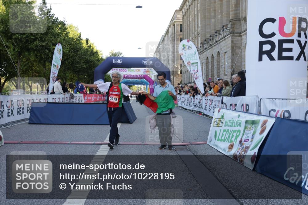 06.09.2026 - CURREX Alsterlauf Yannick Fuchs http://msf.ph/oto/10228195 06.09.2026 10:39:48 Ziel 5905, 5915 meine-sportfotos.de