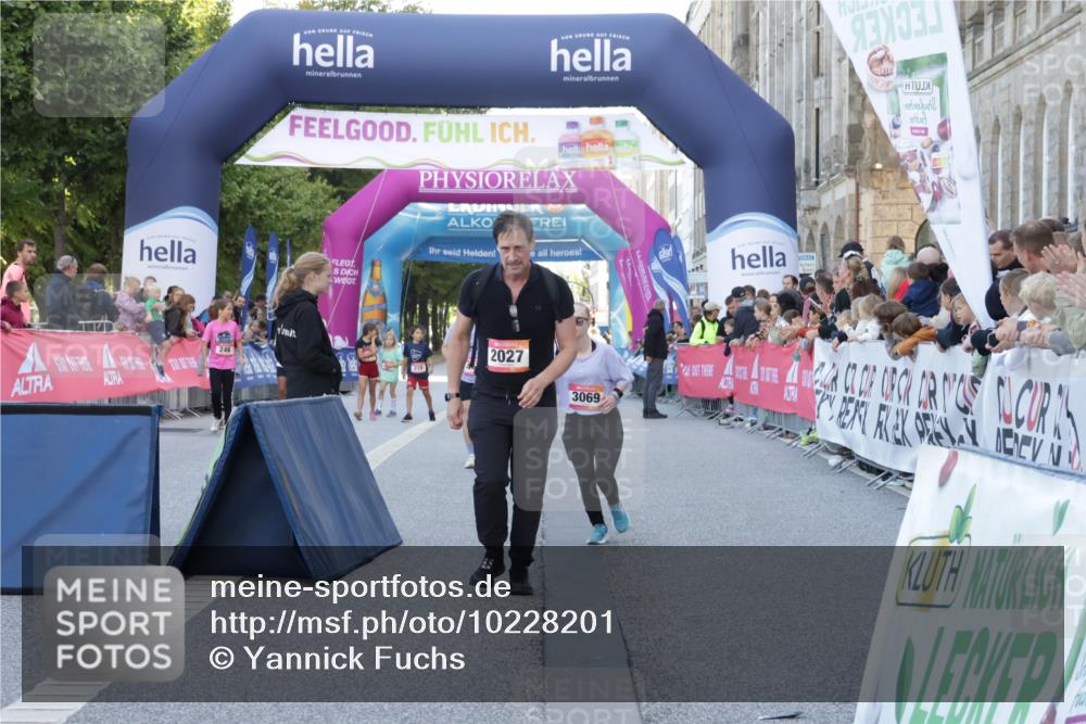 06.09.2026 - CURREX Alsterlauf Yannick Fuchs http://msf.ph/oto/10228201 06.09.2026 10:40:19 Ziel 2027, 3069 meine-sportfotos.de