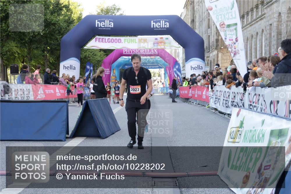 06.09.2026 - CURREX Alsterlauf Yannick Fuchs http://msf.ph/oto/10228202 06.09.2026 10:40:20 Ziel 2027, 3069 meine-sportfotos.de