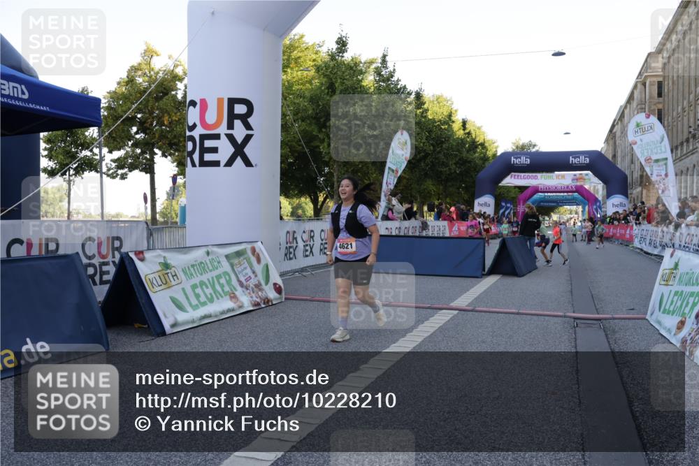 06.09.2026 - CURREX Alsterlauf Yannick Fuchs http://msf.ph/oto/10228210 06.09.2026 10:40:27 Ziel 2027, 3069, 4621 meine-sportfotos.de