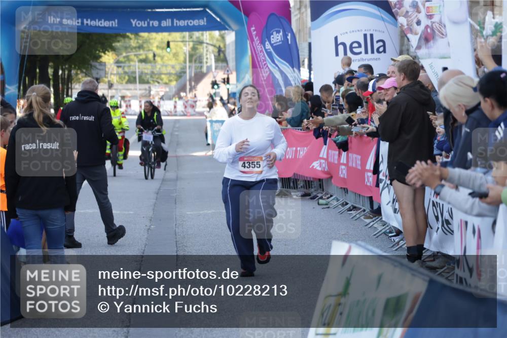 06.09.2026 - CURREX Alsterlauf Yannick Fuchs http://msf.ph/oto/10228213 06.09.2026 10:45:34 Ziel  meine-sportfotos.de