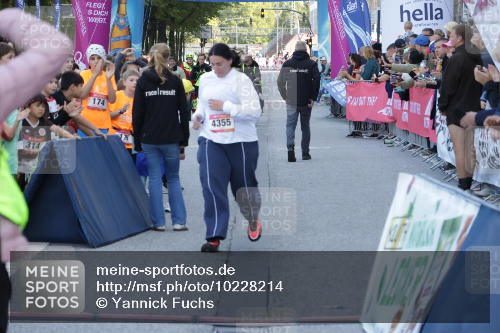 06.09.2026 - CURREX Alsterlauf Yannick Fuchs http://msf.ph/oto/10228214 06.09.2026 10:45:37 Ziel 4355 meine-sportfotos.de