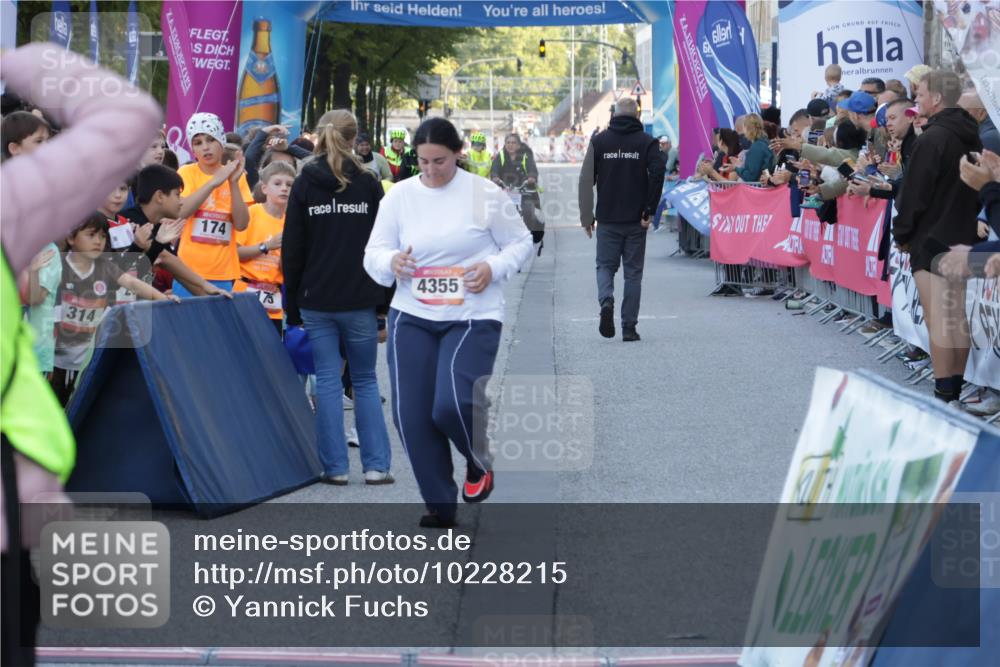 06.09.2026 - CURREX Alsterlauf Yannick Fuchs http://msf.ph/oto/10228215 06.09.2026 10:45:37 Ziel 4355 meine-sportfotos.de