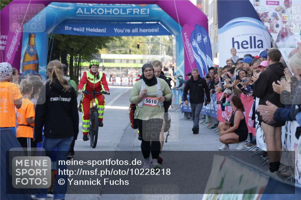 06.09.2026 - CURREX Alsterlauf Yannick Fuchs http://msf.ph/oto/10228218 06.09.2026 10:45:55 Ziel  meine-sportfotos.de