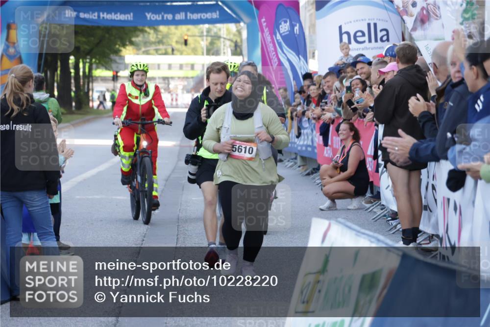 06.09.2026 - CURREX Alsterlauf Yannick Fuchs http://msf.ph/oto/10228220 06.09.2026 10:45:57 Ziel  meine-sportfotos.de