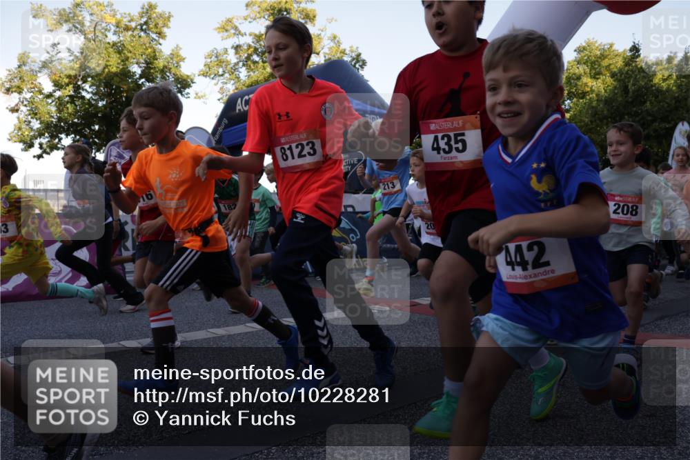 06.09.2026 - CURREX Alsterlauf Yannick Fuchs http://msf.ph/oto/10228281 06.09.2026 10:48:44 Ziel  meine-sportfotos.de