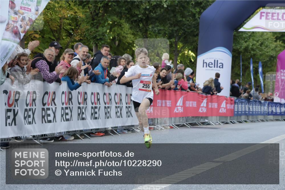 06.09.2026 - CURREX Alsterlauf Yannick Fuchs http://msf.ph/oto/10228290 06.09.2026 10:52:03 Ziel 255 meine-sportfotos.de