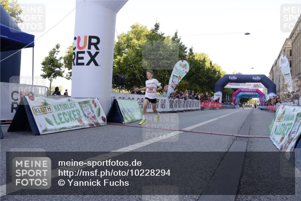 06.09.2026 - CURREX Alsterlauf Yannick Fuchs http://msf.ph/oto/10228294 06.09.2026 10:52:04 Ziel 255 meine-sportfotos.de