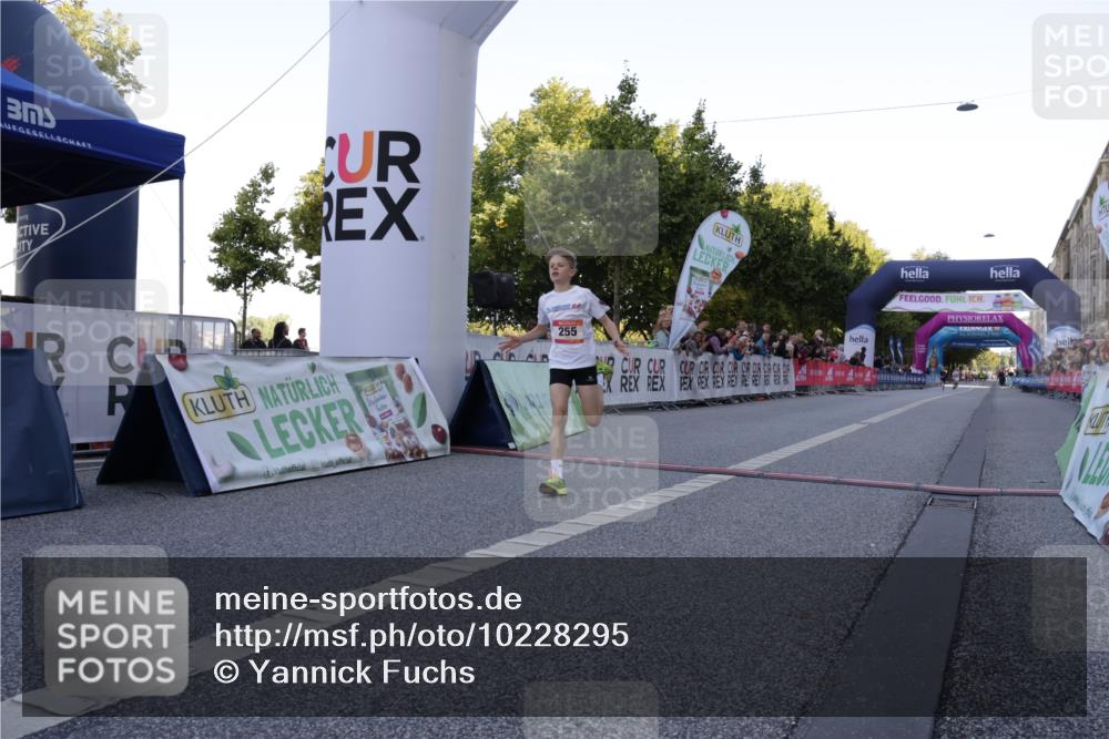 06.09.2026 - CURREX Alsterlauf Yannick Fuchs http://msf.ph/oto/10228295 06.09.2026 10:52:04 Ziel 255 meine-sportfotos.de