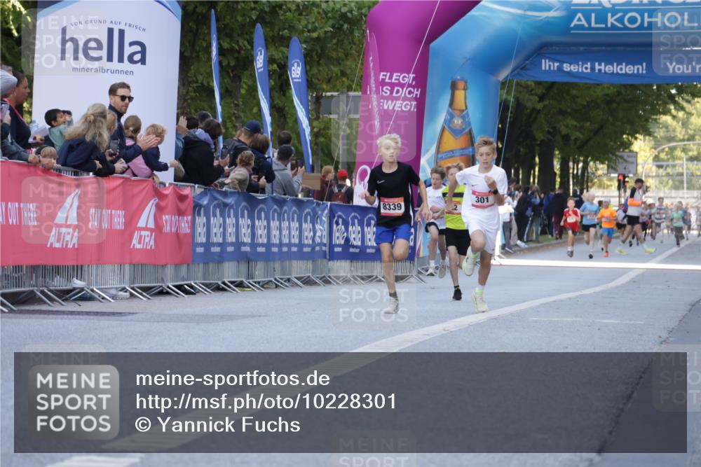 06.09.2026 - CURREX Alsterlauf Yannick Fuchs http://msf.ph/oto/10228301 06.09.2026 10:52:09 Ziel 255 meine-sportfotos.de