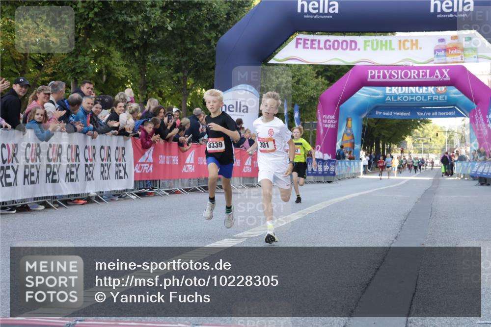06.09.2026 - CURREX Alsterlauf Yannick Fuchs http://msf.ph/oto/10228305 06.09.2026 10:52:13 Ziel 252, 301, 8339 meine-sportfotos.de